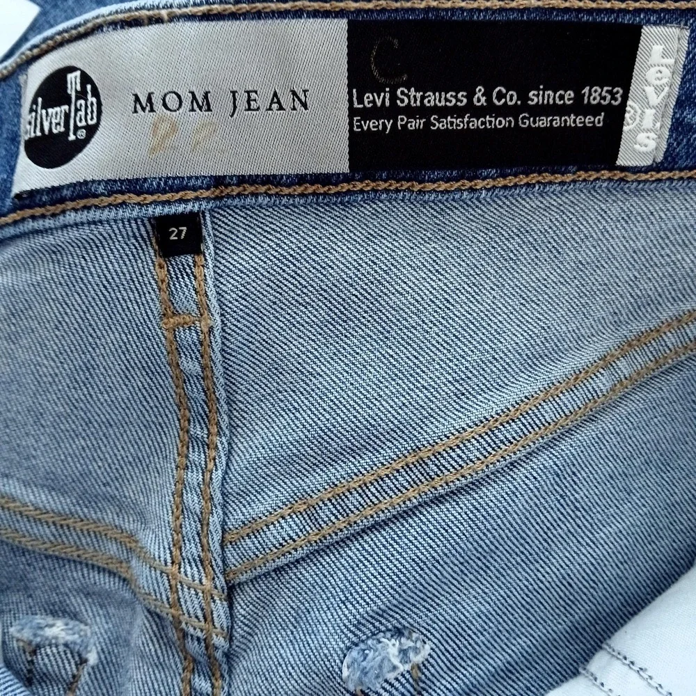 Levi's‎ SilverTab Jeans Womens 27x26 Light Wash Blue Mom Fit High Rise Tapered